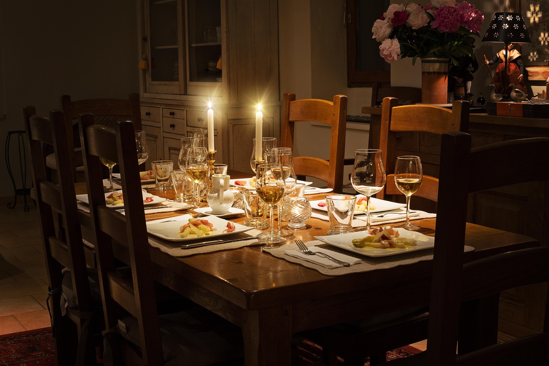 Dining table & chairs cleaning (5 seater)