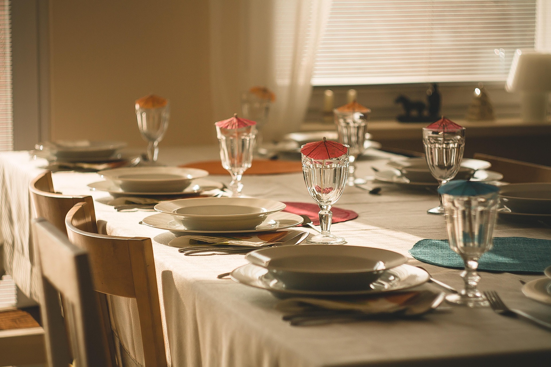 Dining table & chairs cleaning (6 seater)