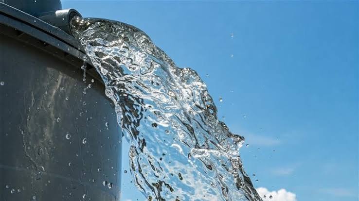 water tank water overflow ජල ටැංකියේ ජලය පිටාර ගැලීම වැළැක්වීම / අලුත්වැඩියා நீர்த்தொட்டியில் நீர் வழிந்து செல்வதைத் தடுத்து பழுது நீக்குவதுකිරීම